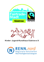 Die Logos der Fairtrade-Stadt Güstrow, des Kinder-Jugend-Kunsthauses und von RENN.nord MV